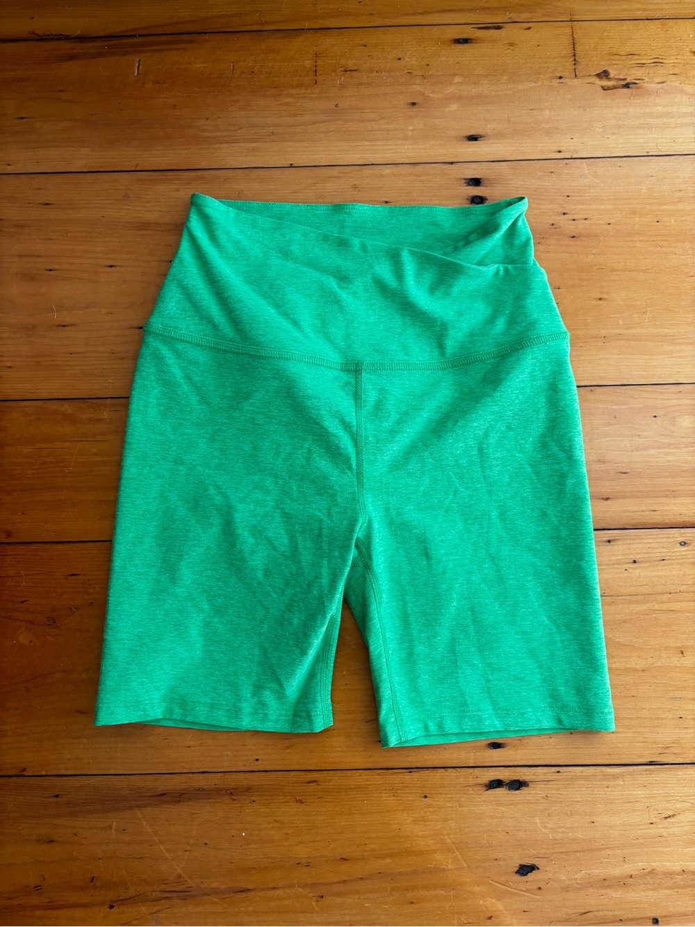 Beyond Yoga At Your Leisure Crossover High Waist Biker Short Honeydew Green